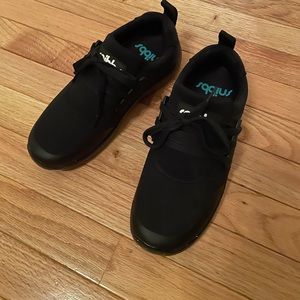 Snibbs sneakers size 8